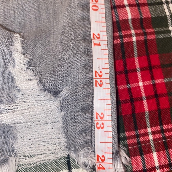 Universal Thread High Rise Skinny
Crop Light Grey Wash Size 6 - Picture 10 of 12